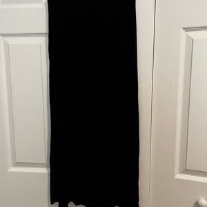 Units black skirt. 35 inches in length.